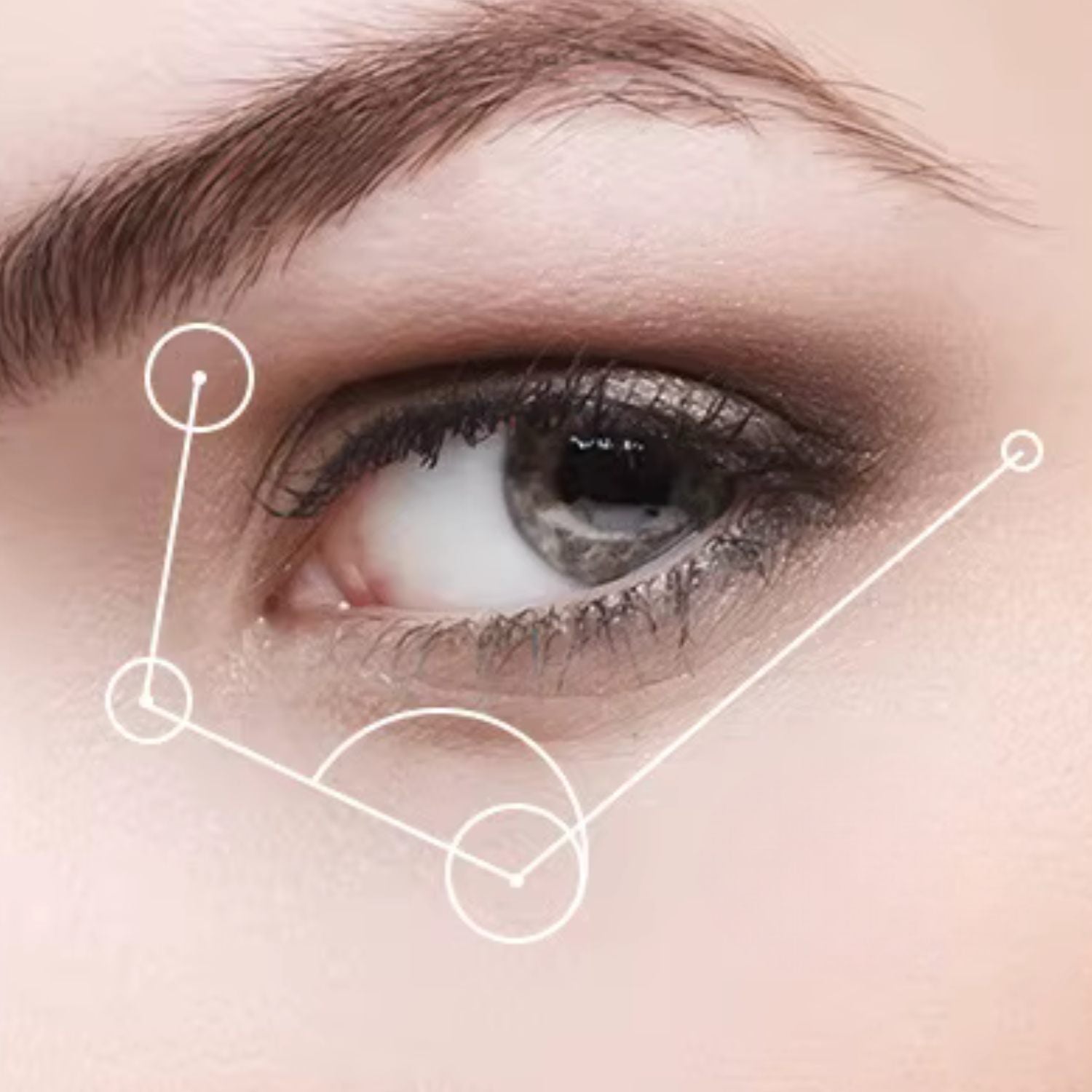 Contour des yeux lissé grâce aux patchs collagène – réduction des ridules et peau plus ferme.