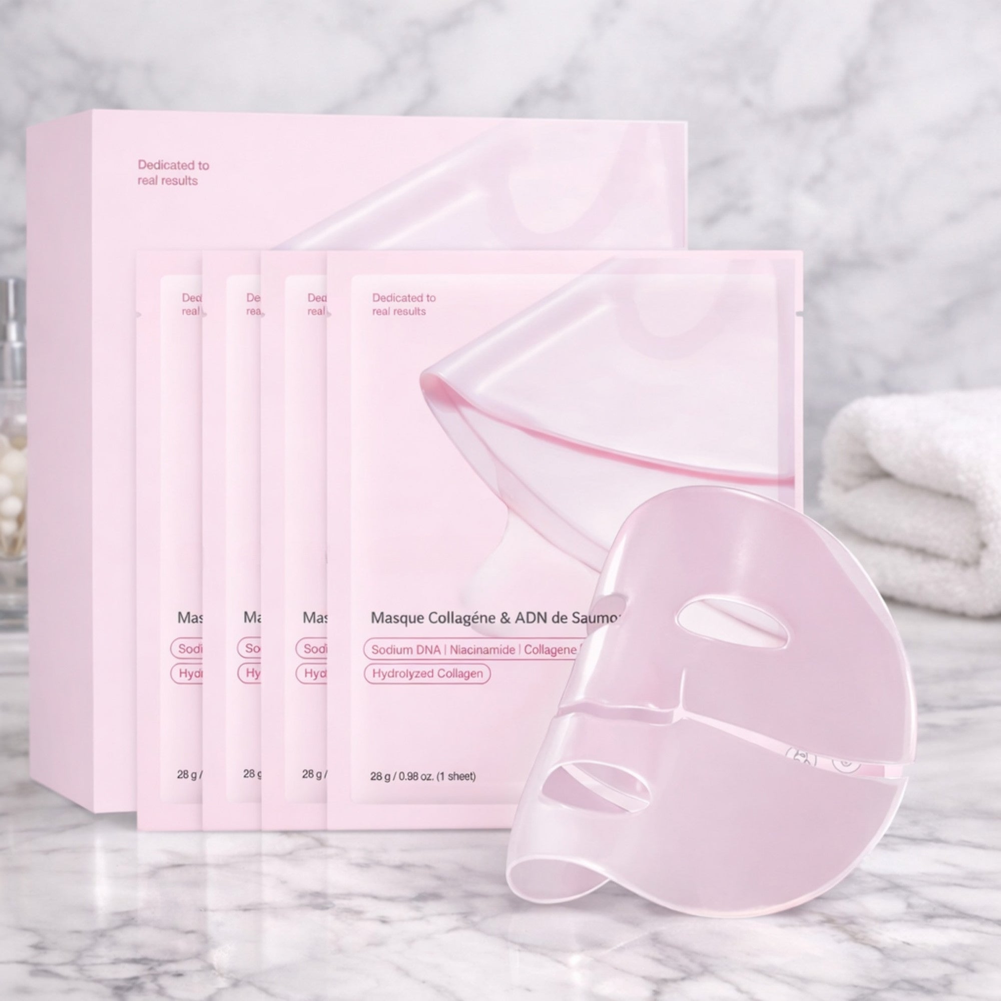 Masque gel collagène ADN de saumon PDRN en coffret sur fond marbre pour soin visage hydratant et anti-âge