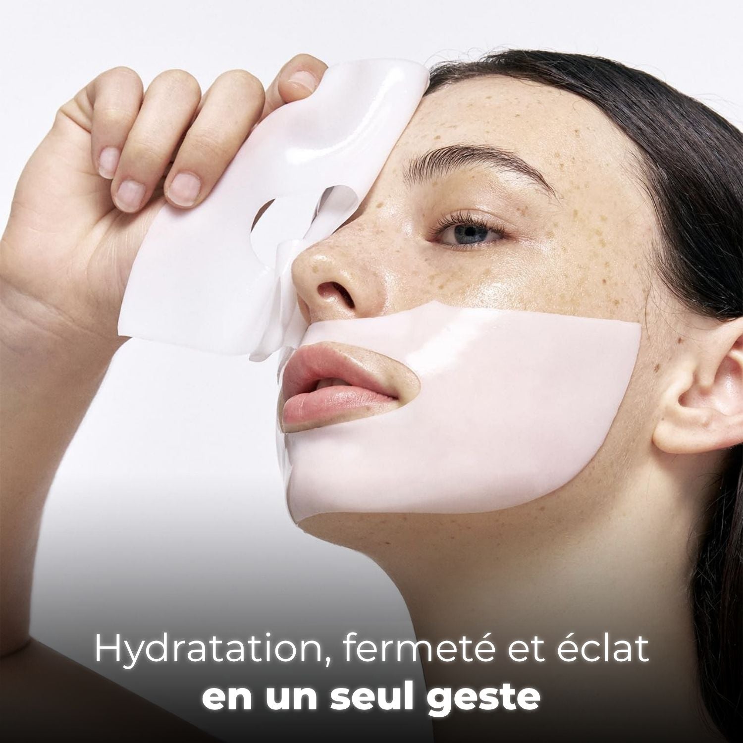 Masque au collagène hydrogel posé sur le visage – effet tenseur et éclat immédiat