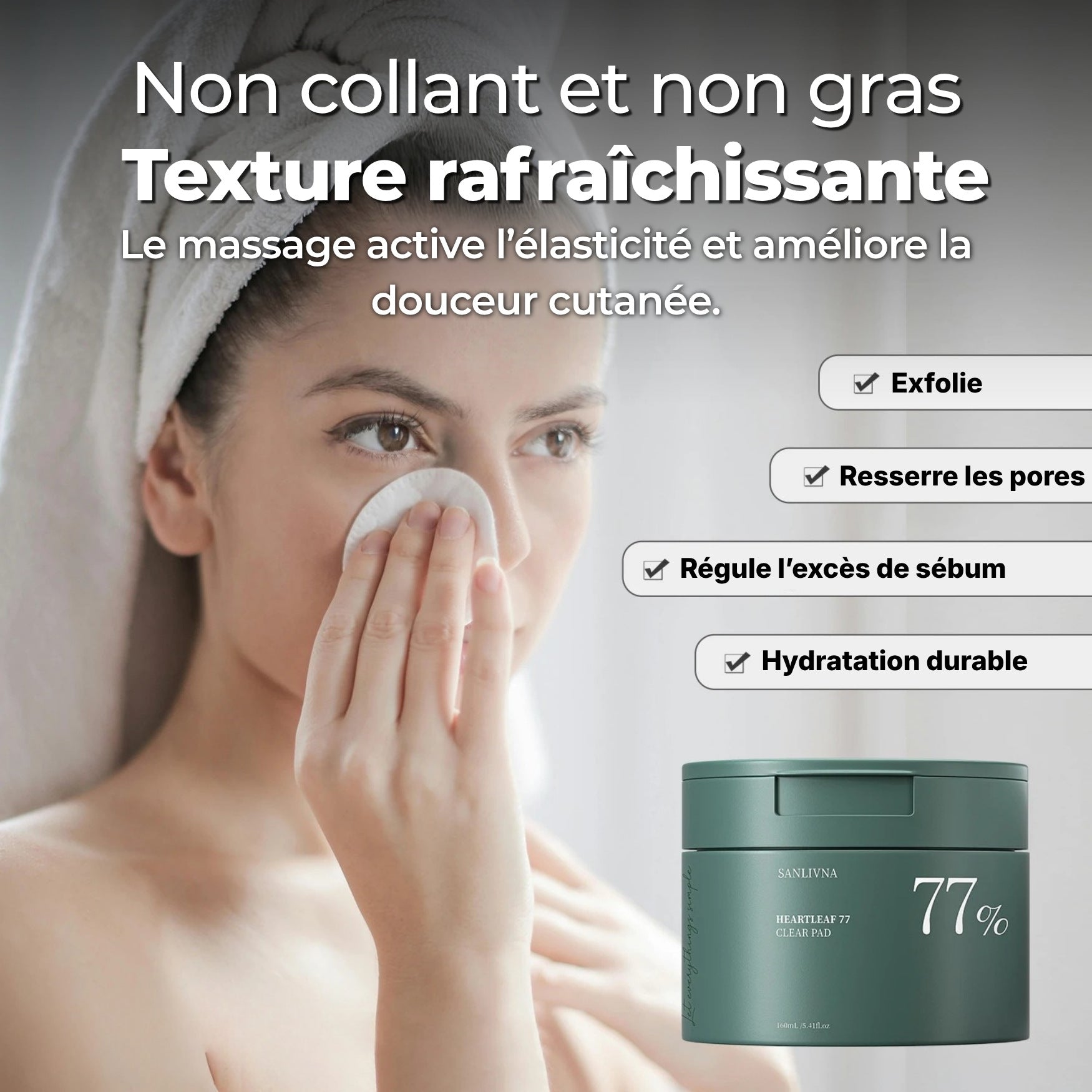 Application des toning pads Heartleaf 77 sur le visage pour exfolier et apaiser la peau